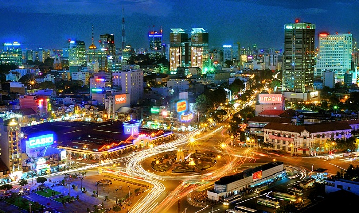 Cuộc sống hiện đại lúc nào cũng ồn ào, náo nhiệt như thể muốn cuốn người ta đi vậy. (Ảnh: enternews.vn)